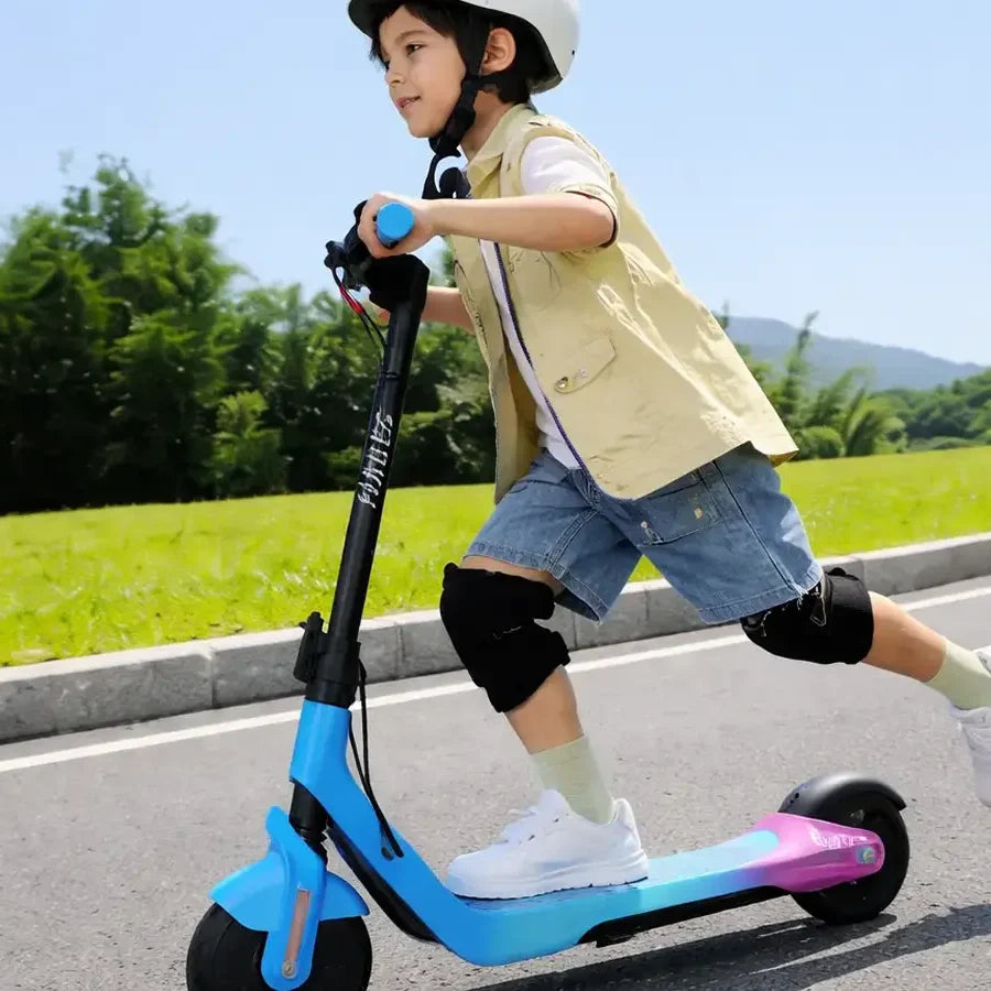 NAVEE K100 Max elektrische kinderstep in gebruik - sfeerfoto 2