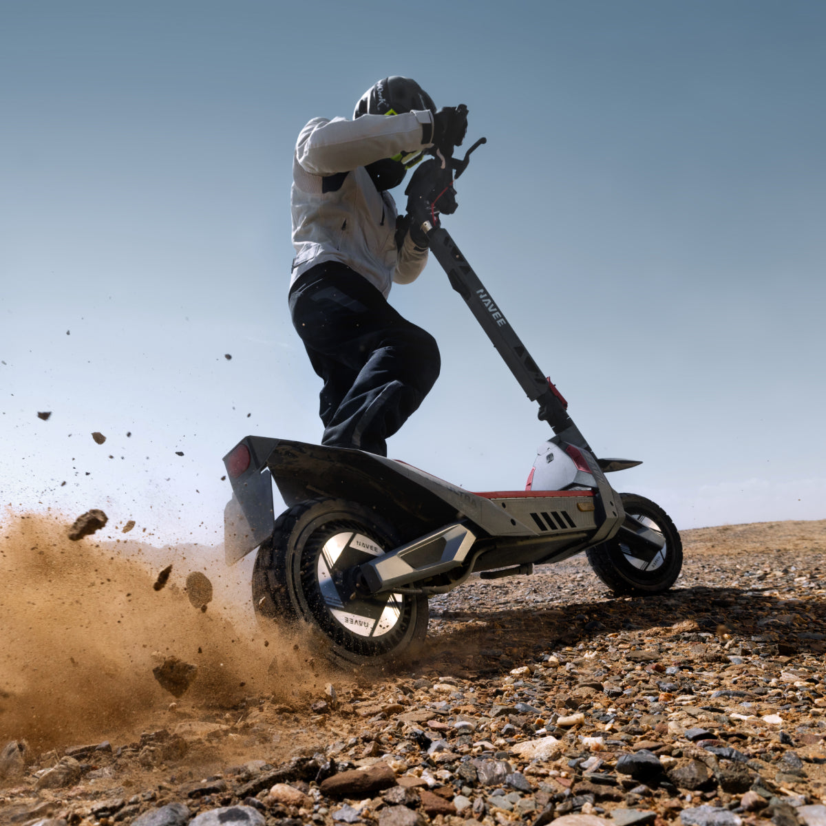 NAVEE XT5 Pro elektrische offroad step in gebruik - sfeerfoto 3