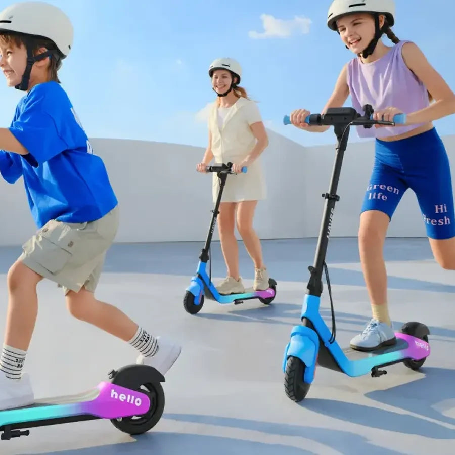 NAVEE K100 Max elektrische kinderstep in gebruik - sfeerfoto 3
